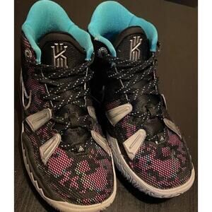 Size 5Y - Nike Kyrie 7 VII Black Silver Purple Irving Boys CT4080-008 Pixel Camo